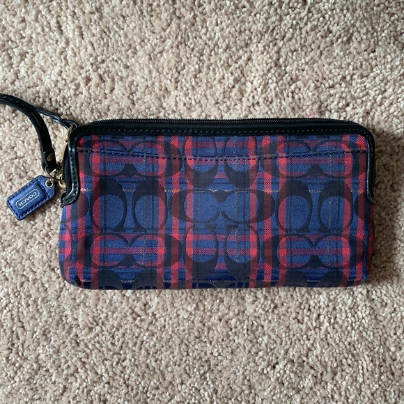 Roomy Coach Wristlet/Wallet - Picture 4 of 4